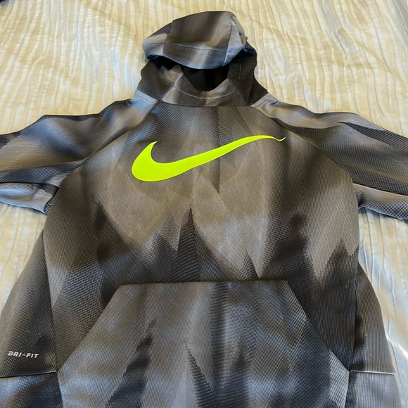Nike dry fit youth extra large hoodie - Picture 1 of 9
